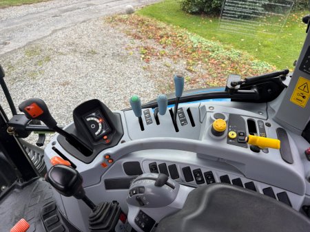 2014 New Holland T6.175 - photo 16