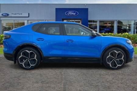2025 Ford Capri - photo 3