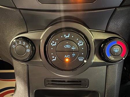 2015 Ford Fiesta - photo 18