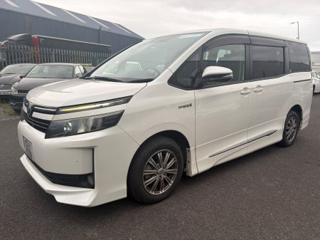 2015 Toyota Voxy - photo 8