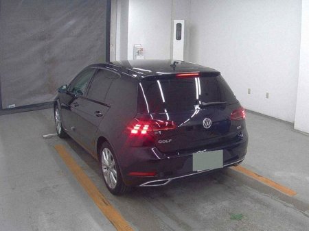 2018 Volkswagen Golf - photo 2