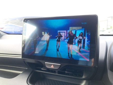 2024 Toyota Yaris - photo 17