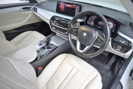 2021 BMW 5-Series - photo 13