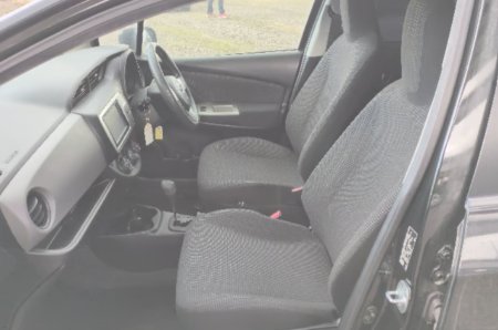 2015 Toyota Vitz - photo 2