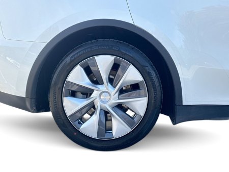 2024 Tesla Model Y - photo 12