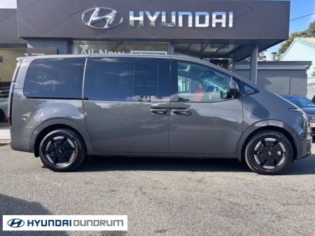 2027 Hyundai Staria - photo 2