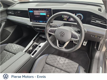 2025 Volkswagen Passat - photo 2