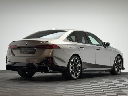 2025 BMW 5-Series - photo 4