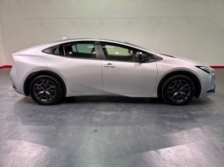 2024 Toyota Prius - photo 2