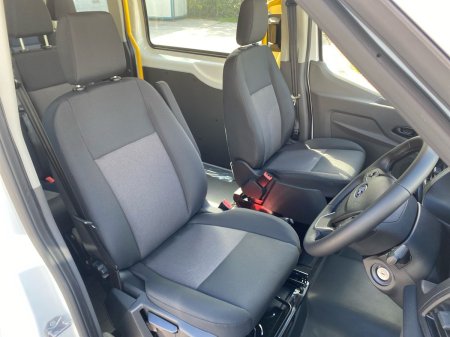 2026 Ford Transit Minibus - photo 10