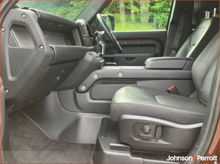 2025 Land Rover Defender - photo 3