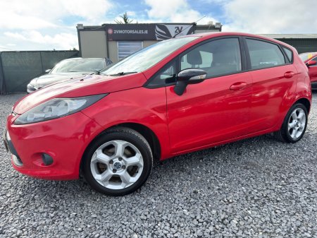 2010 Ford Fiesta - photo 2