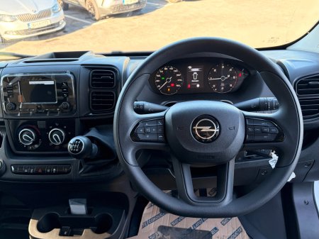 2027 Opel Movano - photo 11