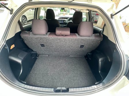 2019 Toyota Vitz - photo 13