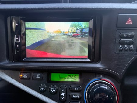 2013 Toyota Aqua - photo 11