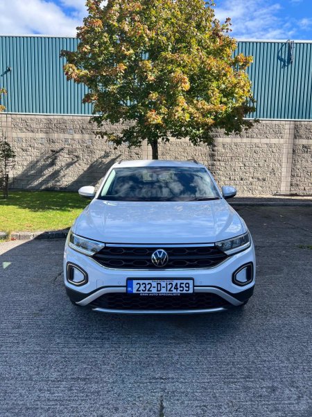 2023 Volkswagen T-Roc - photo 2