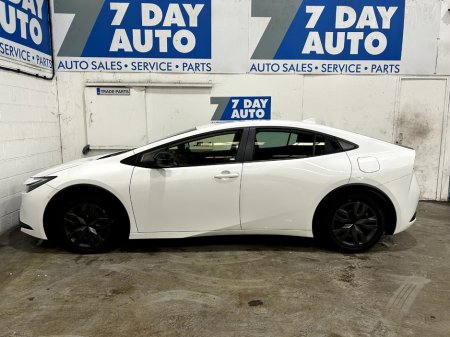 2025 Toyota Prius - photo 3