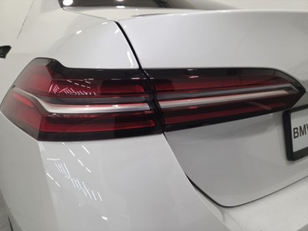2025 BMW 5-Series - photo 20
