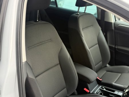 2019 Volkswagen Golf - photo 8