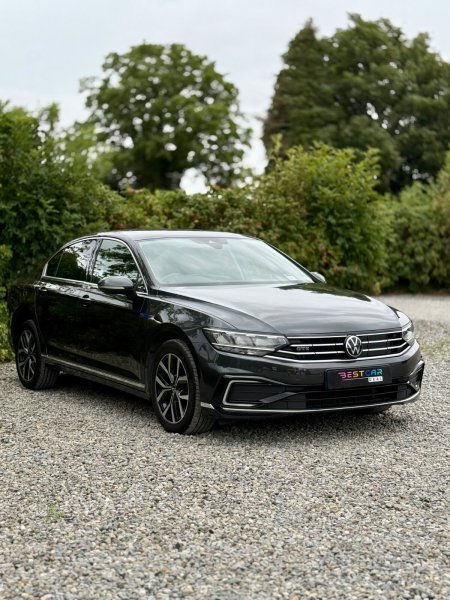 2021 Volkswagen Passat - photo 2