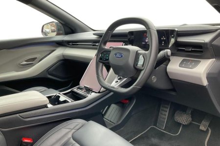 2025 Ford Capri - photo 9