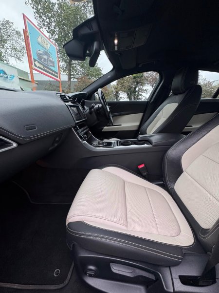 2017 Jaguar XE - photo 14