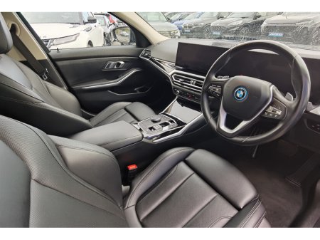 2023 BMW 3-Series - photo 9