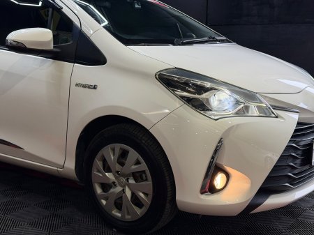 2017 Toyota Vitz - photo 17