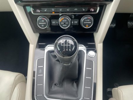2019 Volkswagen Passat - photo 15