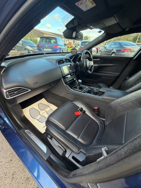 2016 Jaguar XE - photo 13