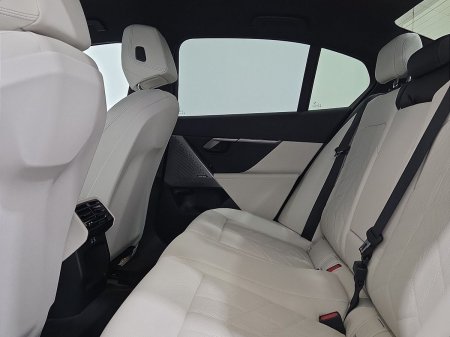 2024 BMW 5-Series - photo 11