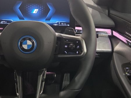 2026 BMW 5-Series - photo 18