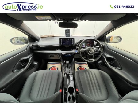 2022 Toyota Yaris - photo 2