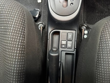 2019 Toyota Vitz - photo 11
