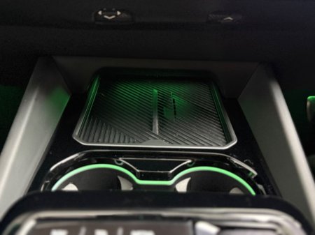2025 BMW 5-Series - photo 27