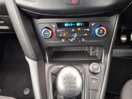 2018 Ford Focus - photo 16