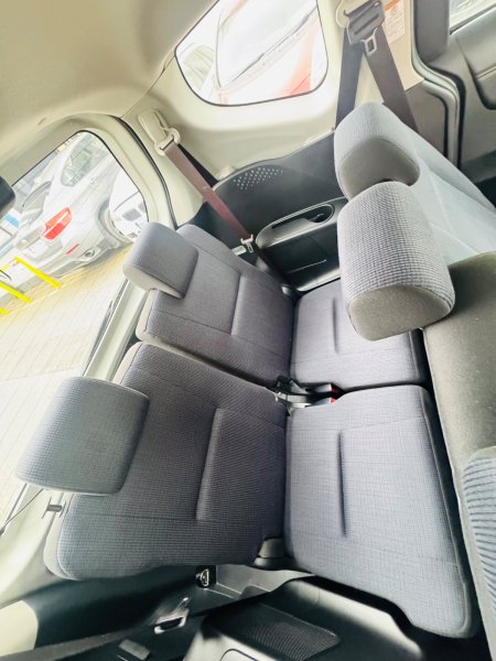 2016 Toyota Sienta - photo 2