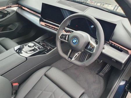 2026 BMW 5-Series - photo 6