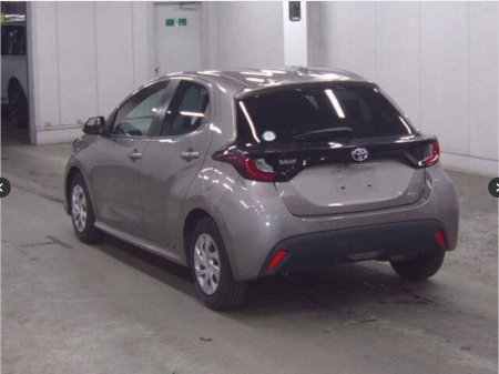 2021 Toyota Yaris - photo 2