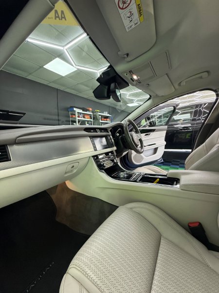 2016 Jaguar XF - photo 17