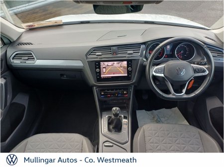 2023 Volkswagen Tiguan - photo 2