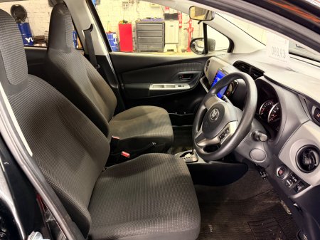 2014 Toyota Vitz - photo 5