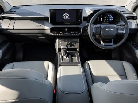 2026 Toyota Hilux - photo 2