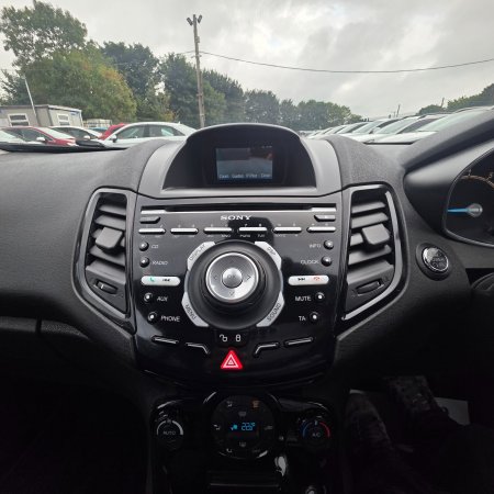 2015 Ford Fiesta - photo 21