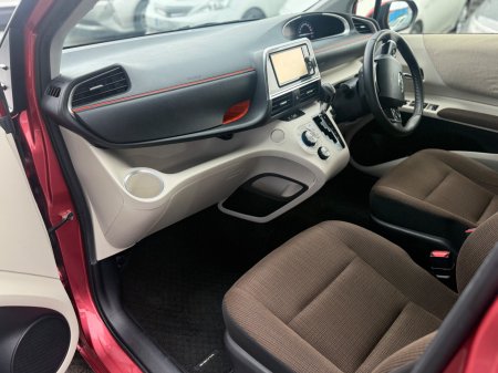 2017 Toyota Sienta - photo 9