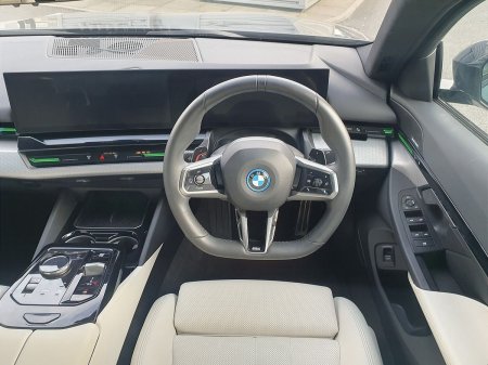 2024 BMW 5-Series - photo 5