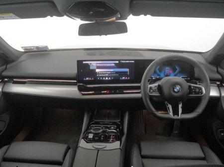 2025 BMW 5-Series - photo 4