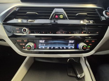 2021 BMW 5-Series - photo 16