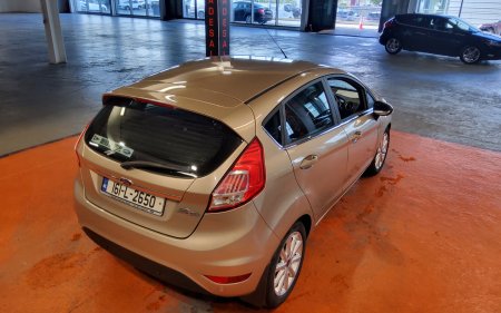 2016 Ford Fiesta - photo 2