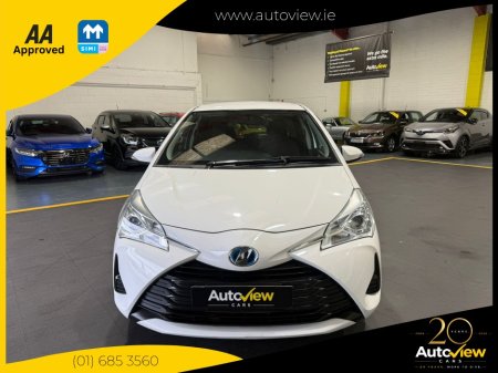 2019 Toyota Vitz - photo 2